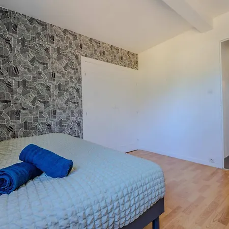 90m - Sleeps 6 - Balcony - Free Parking - Walk To Centre Appartamento La Rochelle (Charente-Maritime)