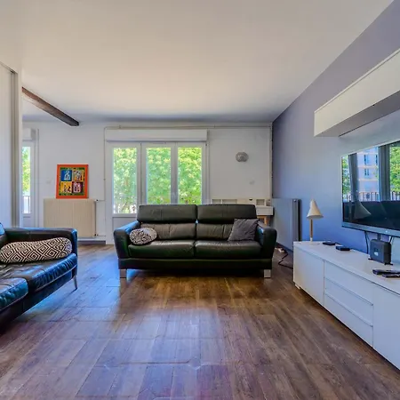 Appartamento 90m - Sleeps 6 - Balcony - Free Parking - Walk To Centre *