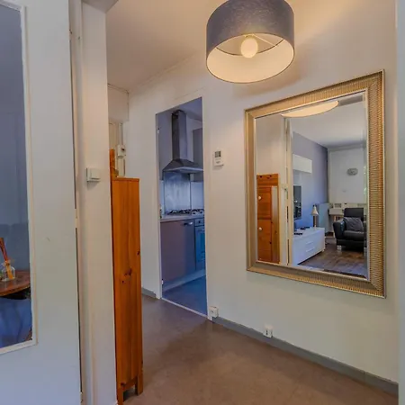 90m - Sleeps 6 - Balcony - Free Parking - Walk To Centre * La Rochelle (Charente-Maritime)