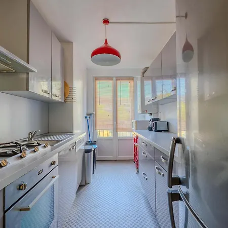 90m - Sleeps 6 - Balcony - Free Parking - Walk To Centre