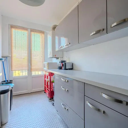Appartamento 90m - Sleeps 6 - Balcony - Free Parking - Walk To Centre *