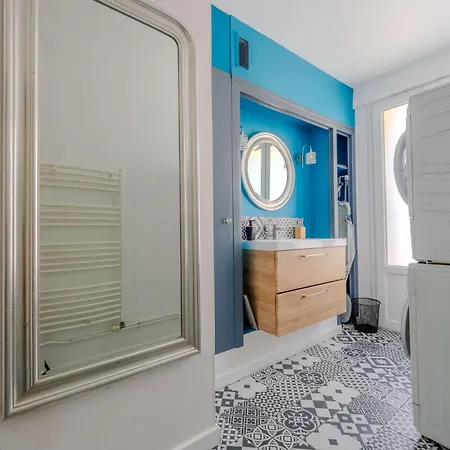 90m - Sleeps 6 - Balcony - Free Parking - Walk To Centre