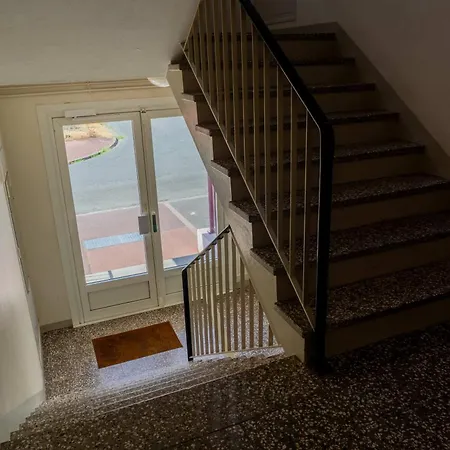90m - Sleeps 6 - Balcony - Free Parking - Walk To Centre Appartamento La Rochelle (Charente-Maritime)