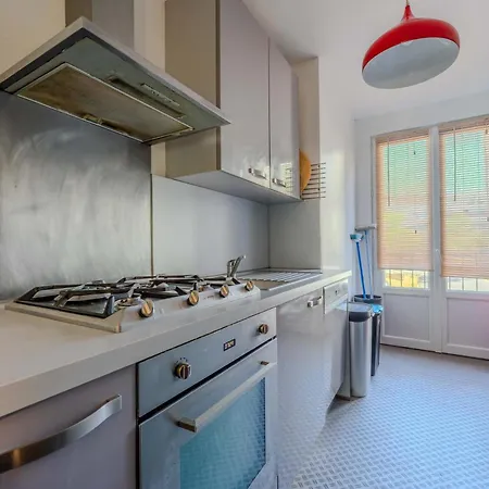 90m - Sleeps 6 - Balcony - Free Parking - Walk To Centre Appartamento La Rochelle (Charente-Maritime)
