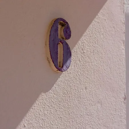 90m - Sleeps 6 - Balcony - Free Parking - Walk To Centre